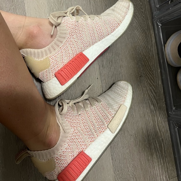 Adidas NMD_R2 W size 6 - Picture 1 of 8